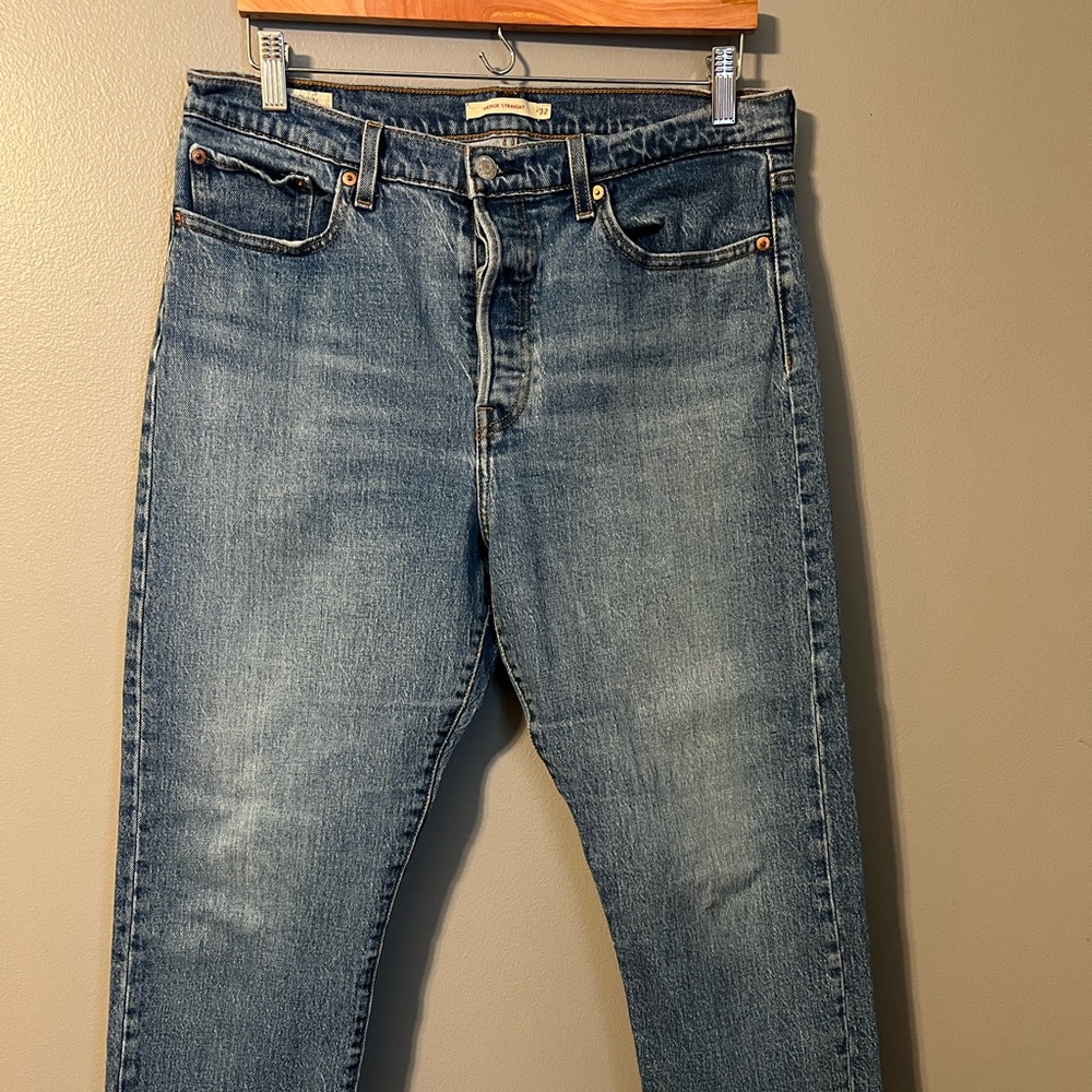 Levi’s Wedgie Straight size 32W 26L Gently Worn